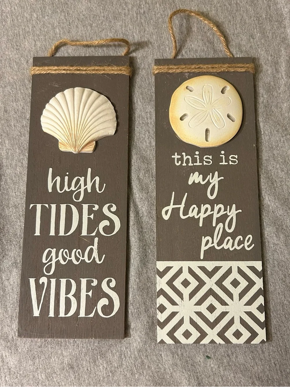 Coastal Cottage Set Of 2 Gray Wood Signs W/ Sand Dollar An Seashell Beach Decor